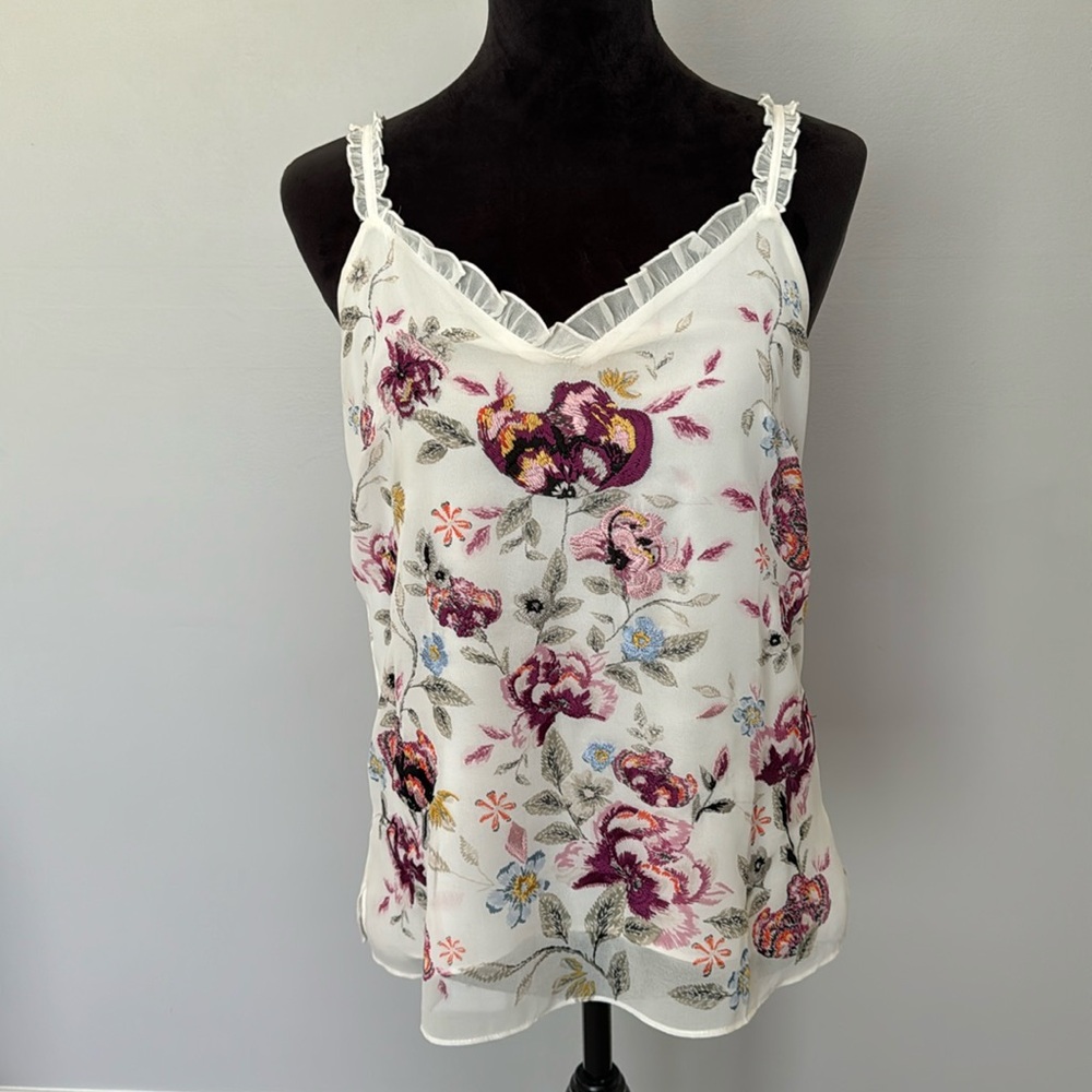 Ecru sleeveless V-neck top